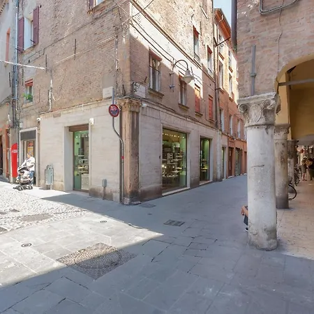 Guesthost - A 2 Min Dal Museo Della Cattedrale San * Ferrara