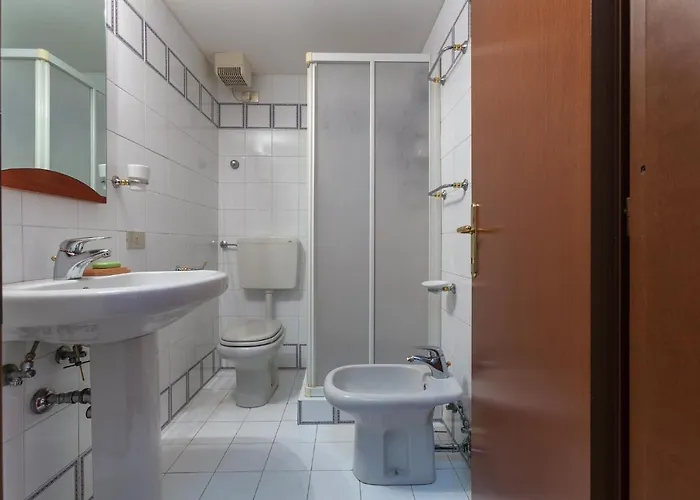 Guesthost - A 2 Min Dal Museo Della Cattedrale San Ferrara